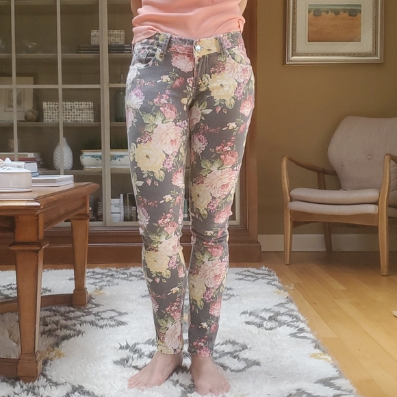 Floral faded grey Shylo Jeans size 1 - Picture 2 of 6